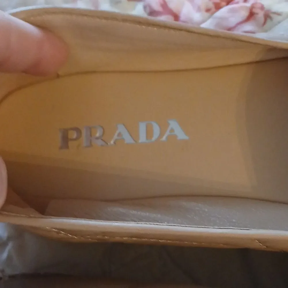 Prada - Picture 4 of 10
